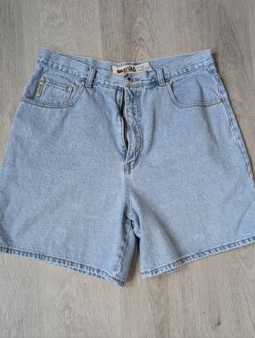Vintage 90s Nevada High Rise Soft Denim Light Wash Mom Shorts Size 18